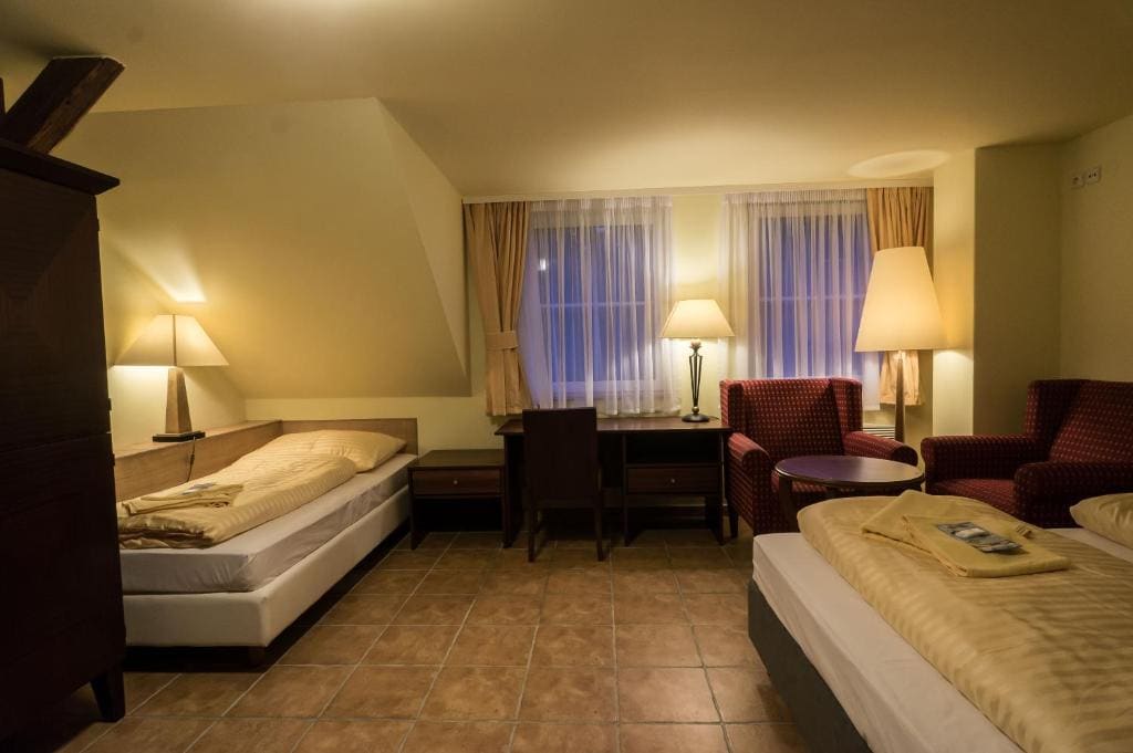 Standard Quadruple Room room - Image 2