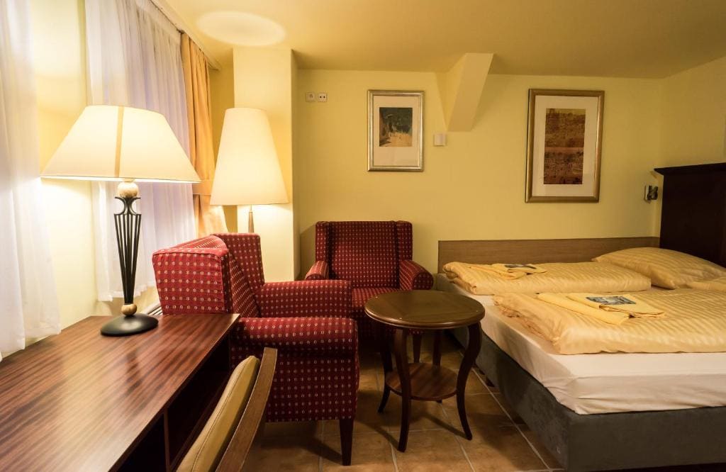 Standard Quadruple Room room - Image 3