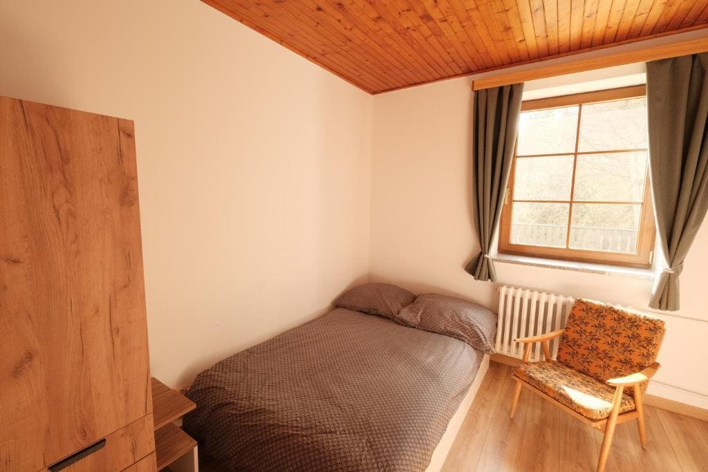 Family Room room - Image 3
