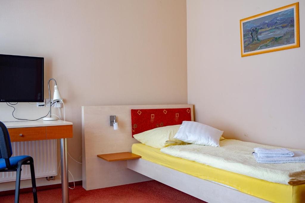 Basic Twin Room room - Image 3
