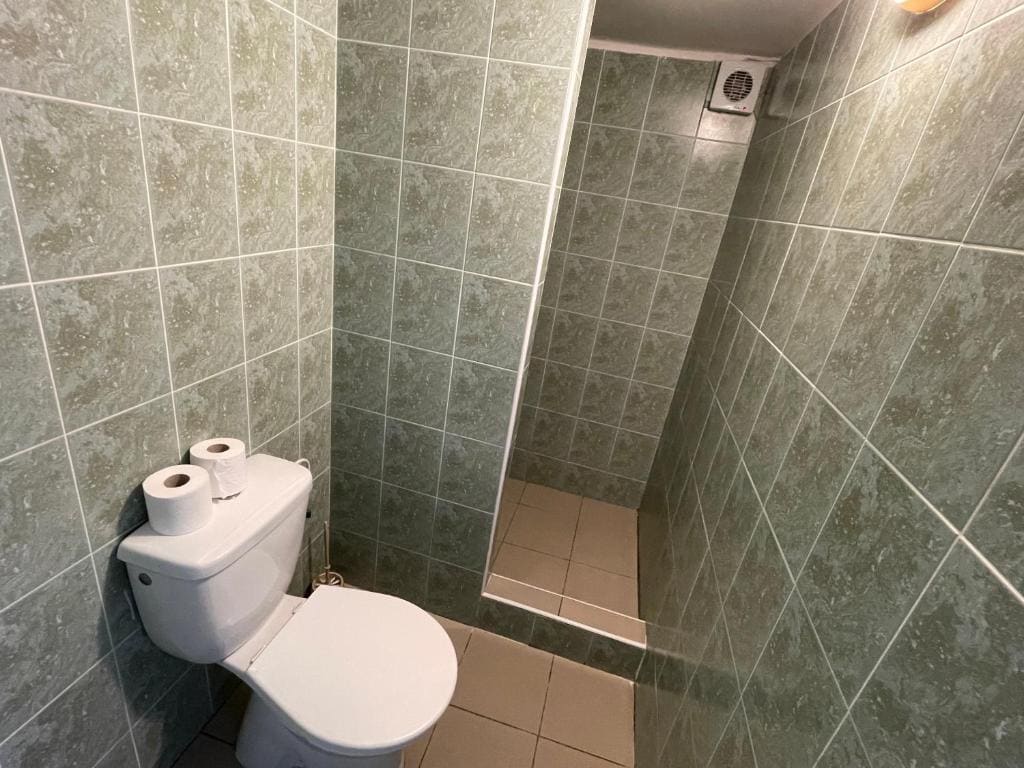Bungalow room - Image 2