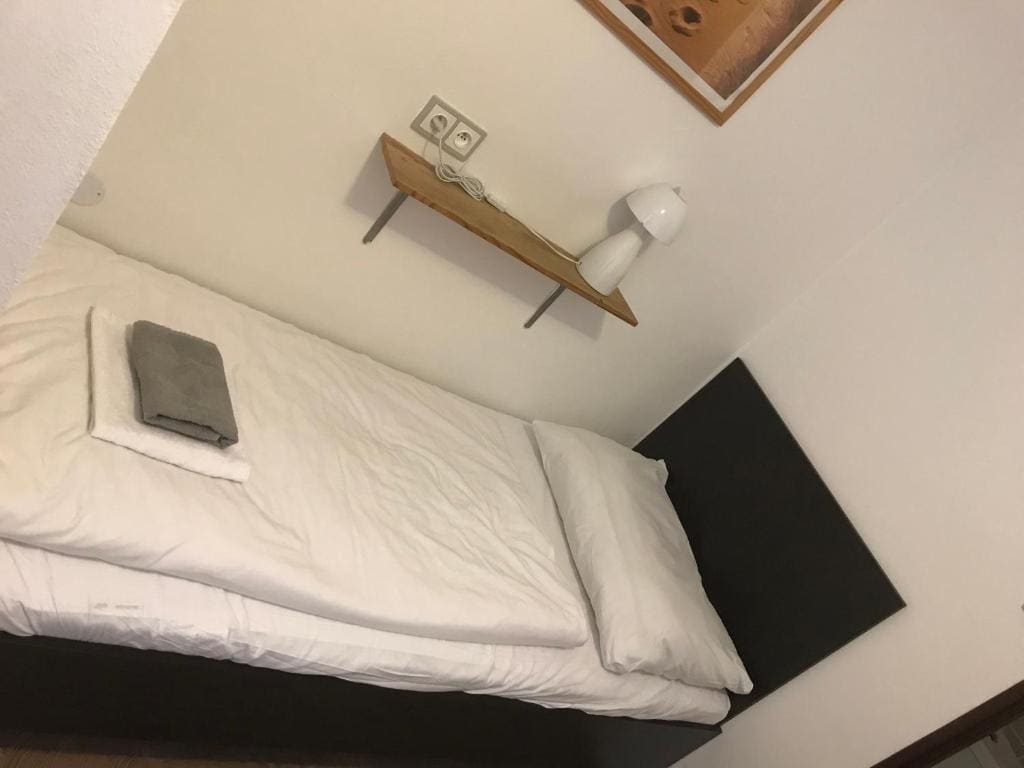 Economy Twin Room room - Image 3