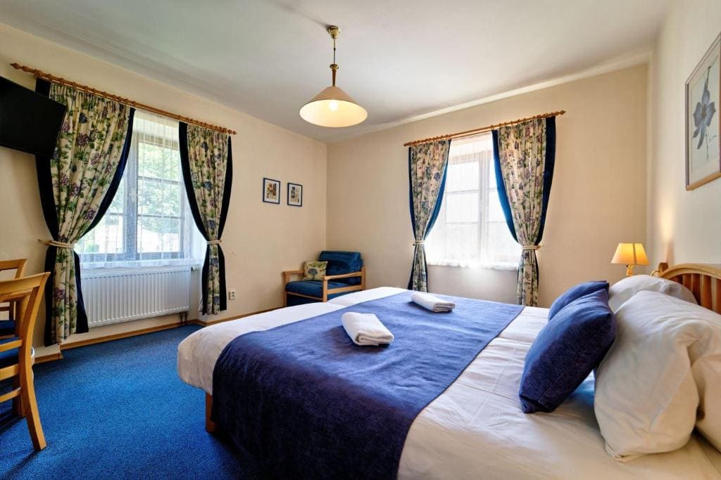 Double Room with Extra Bed room - Image 2