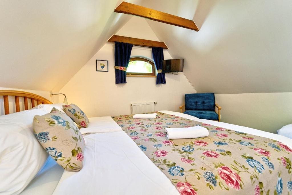 Standard Triple Room room - Image 1