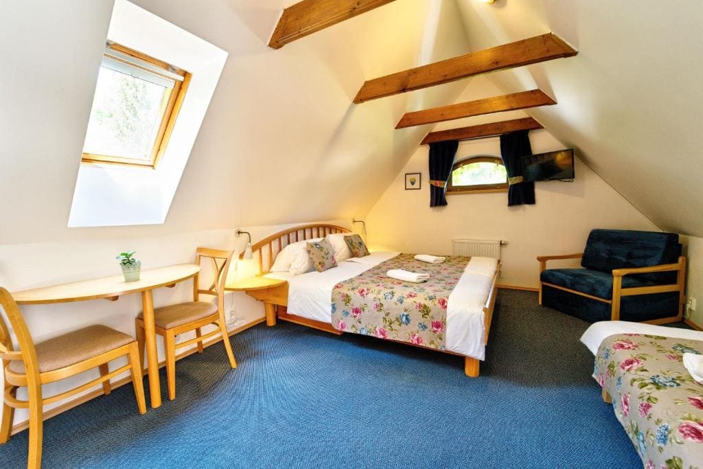 Standard Triple Room room - Image 2