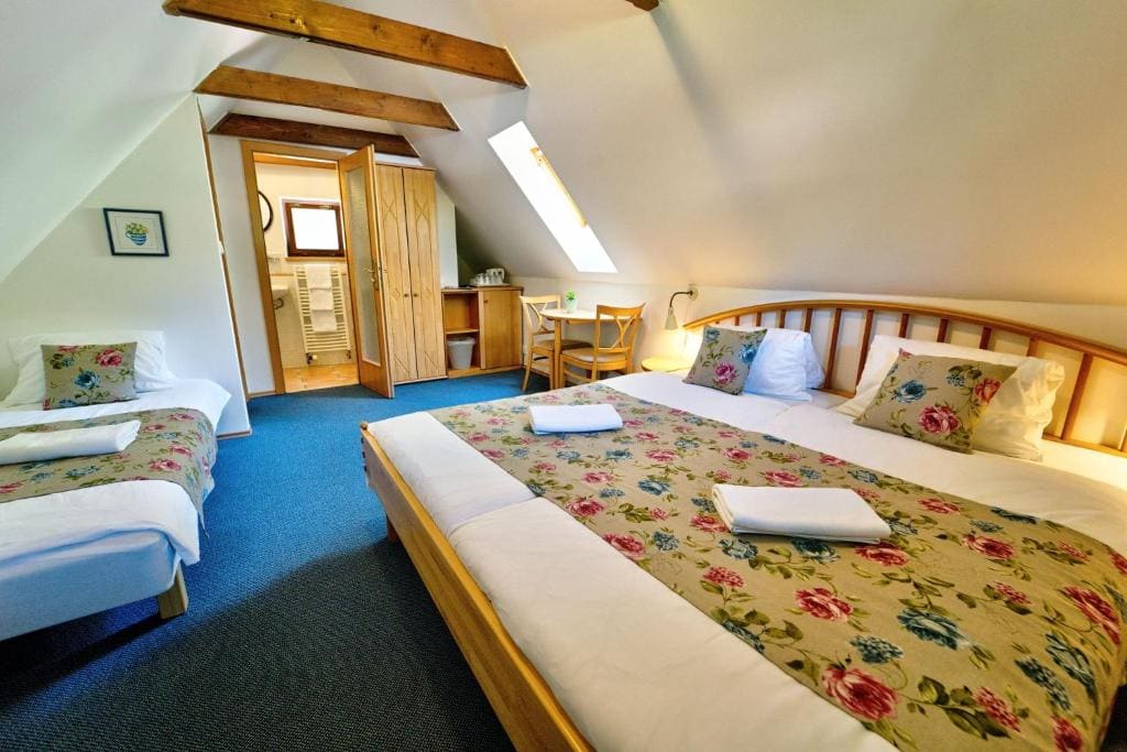 Standard Triple Room room - Image 3