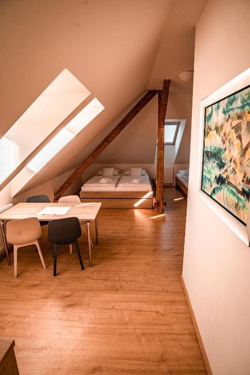 Apartment room - Image 1