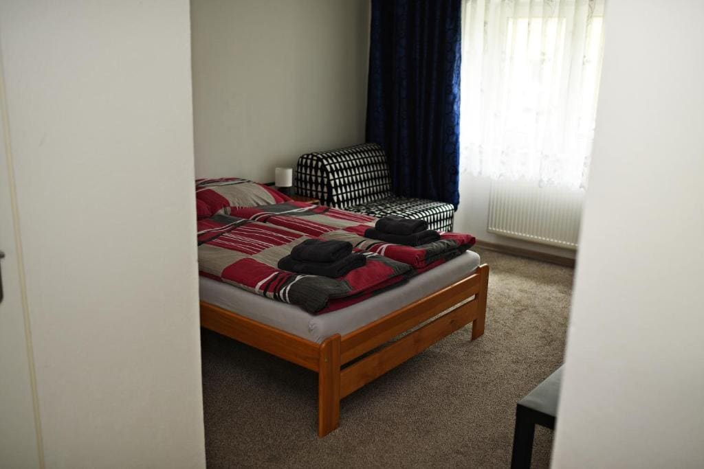 Queen Suite room - Image 1