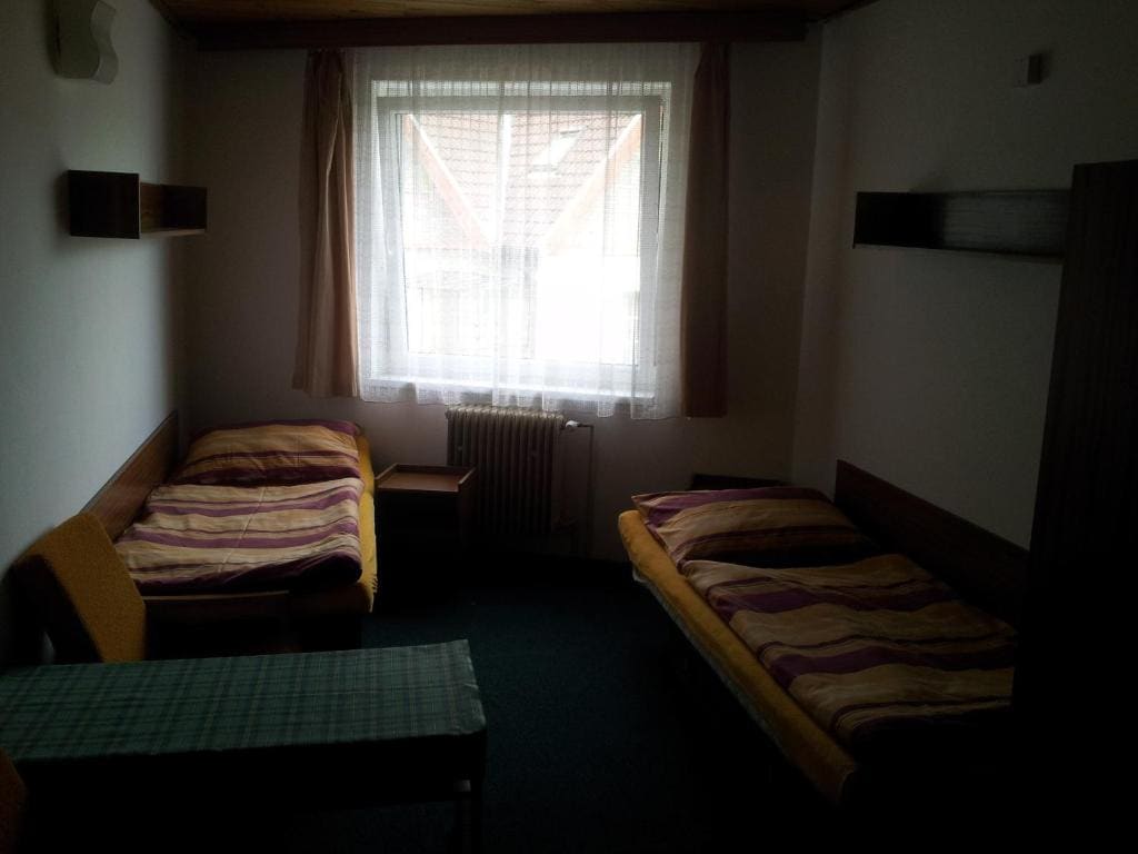 Triple Room with Shared Bathroom room - Image 2