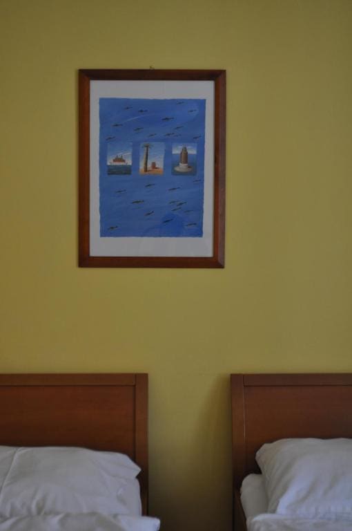 Standard Twin Room room - Image 1