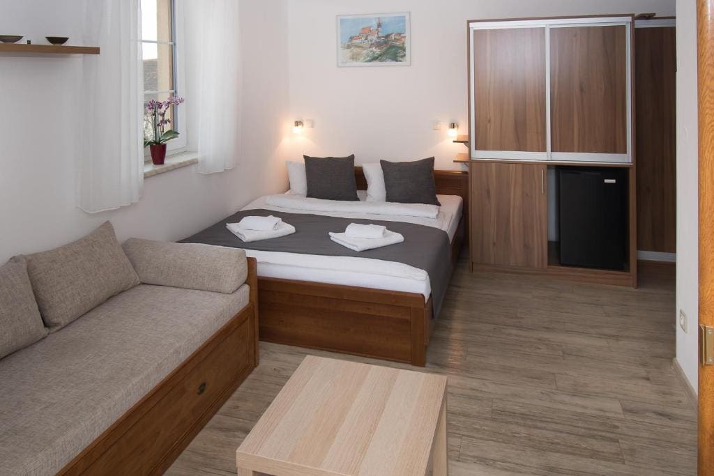 Double Room with Extra Bed room - Image 2