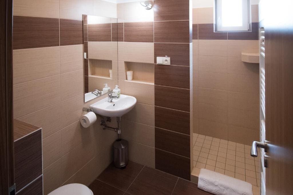 Double Room with Extra Bed room - Image 3