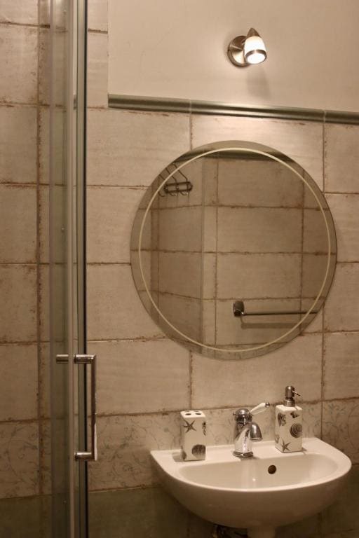 Triple Room with Private Bathroom room - Image 2