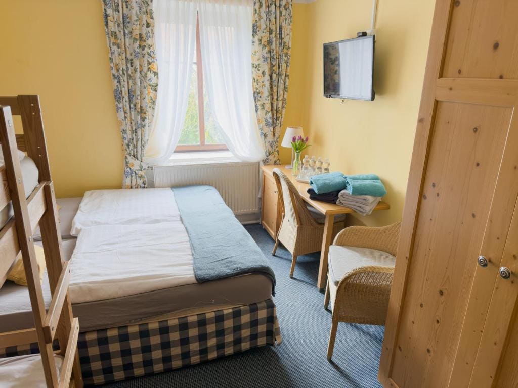 Deluxe Double Room with Extra Bed room - Image 3