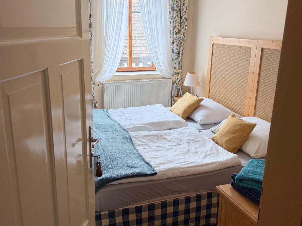 Double Room with Shared Bathroom room - Image 1