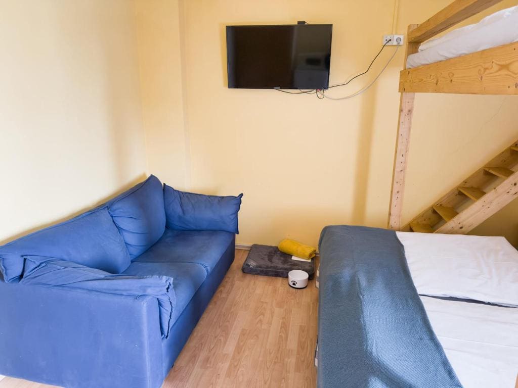 Quadruple Room with Private Bathroom room - Image 2