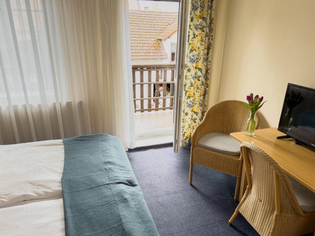 Standard Double Room with Shared Bathroom room - Image 1