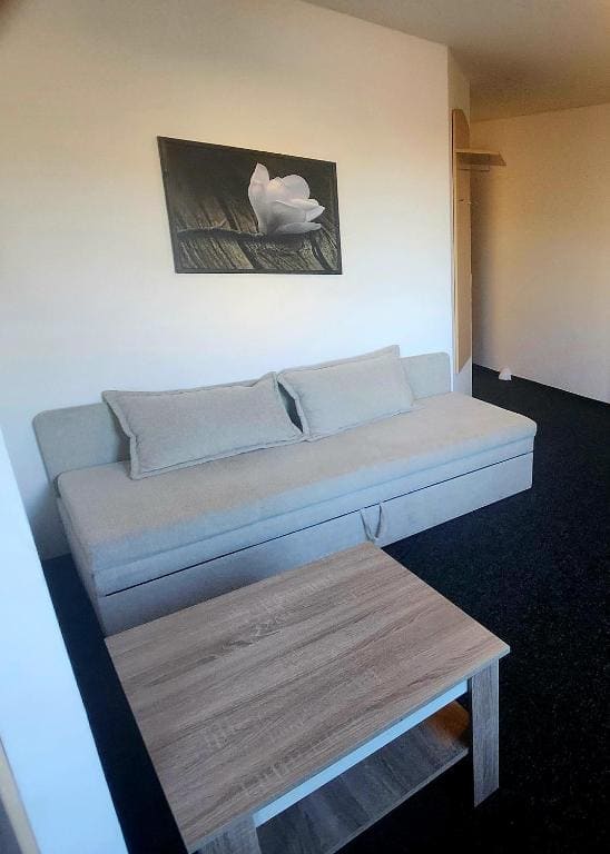 Apartment room - Image 1