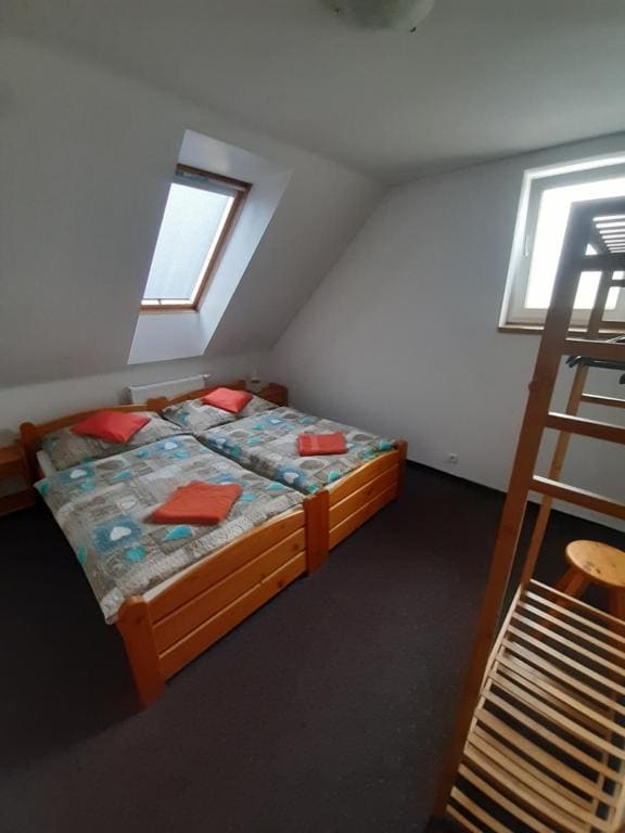 Twin Room with Bathroom - Attic room - Image 3
