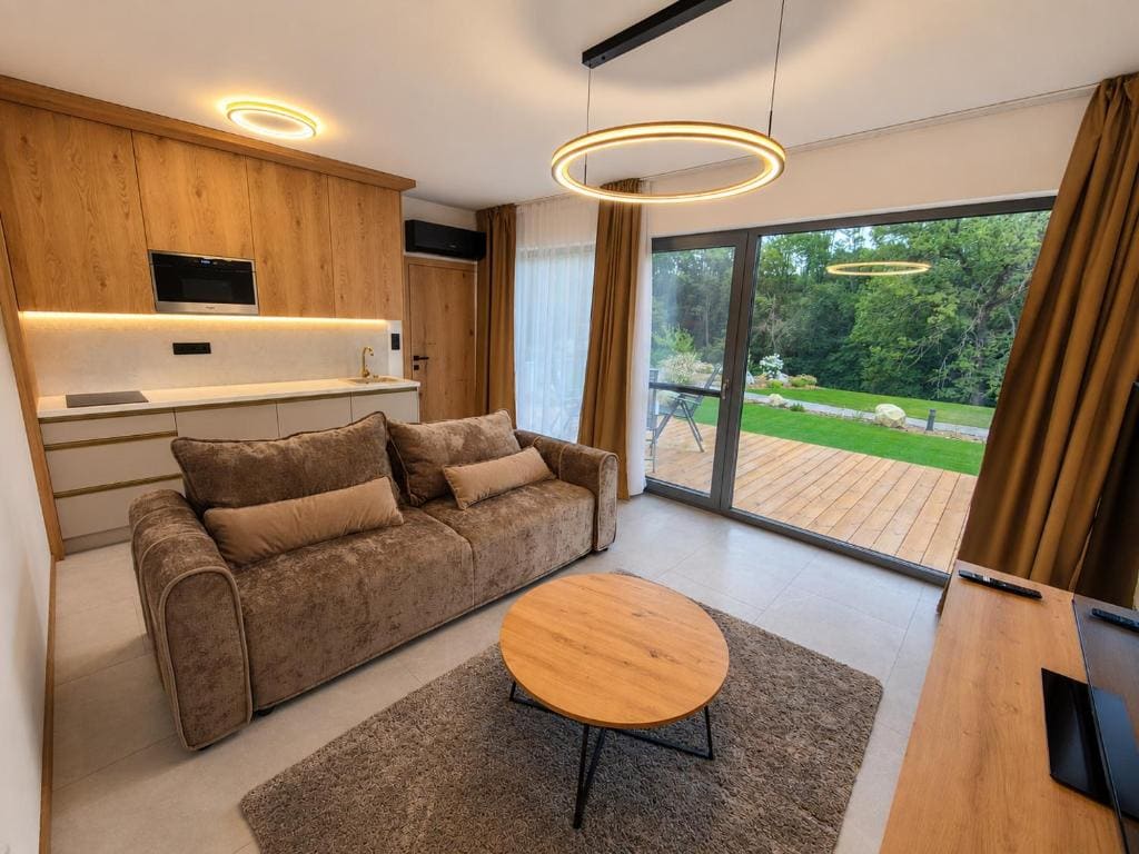 Deluxe One-Bedroom Apartment with Garden View room - Image 1