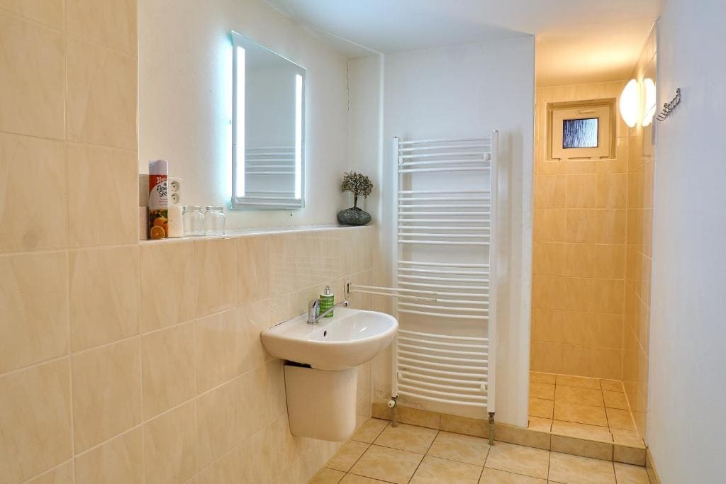 Apartment - Ground Floor room - Image 3