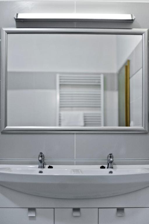 Quadruple Room with Bath room - Image 1