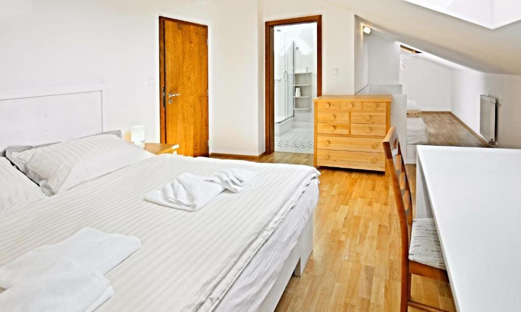 Triple Room with Private Bathroom room - Image 2
