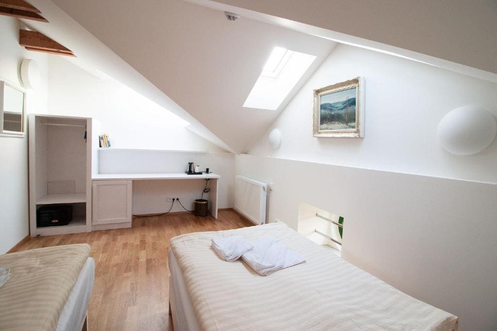 Twin Room with Private External Bathroom room - Image 1
