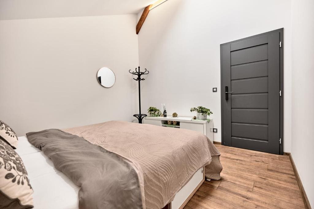 Double Room with Shared Bathroom room - Image 1