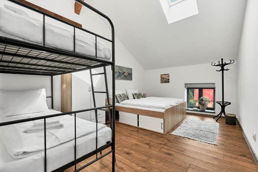 Quadruple Room with Shared Bathroom room - Image 2