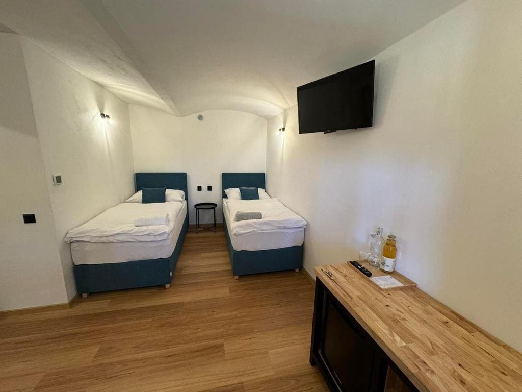 Double or Twin Room - Disability Access room - Image 3