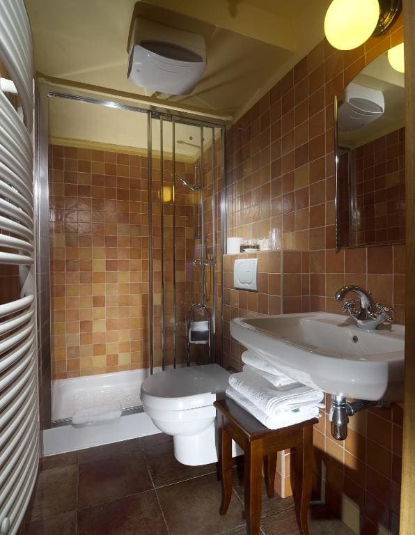 Single Room with Extra Bed room - Image 2