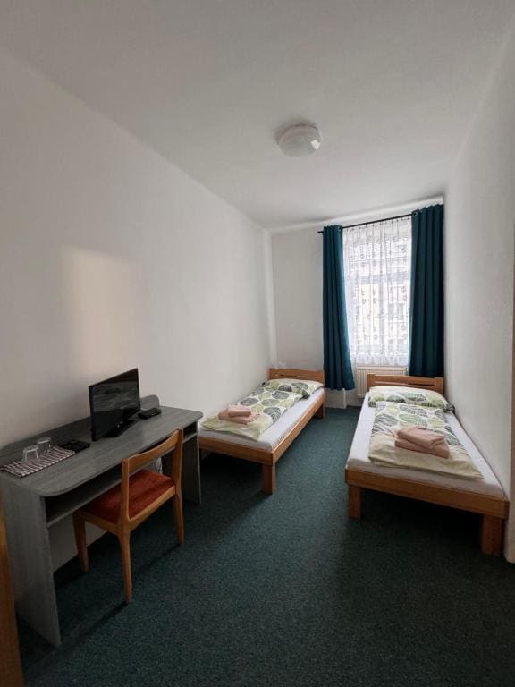 Economy Twin Room room - Image 1