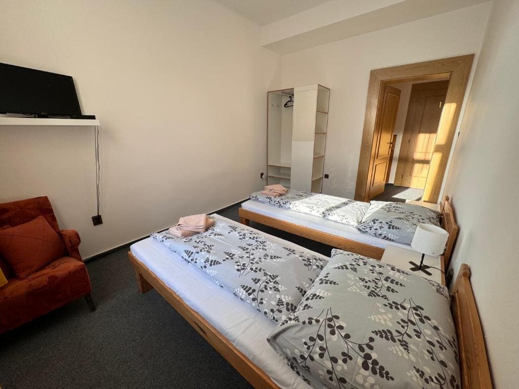 Economy Twin Room room - Image 2