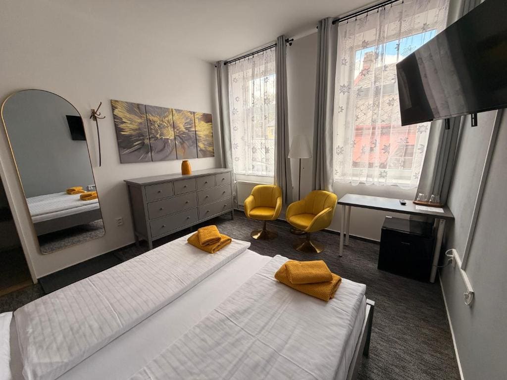 Deluxe Double Room with Shower room - Image 1