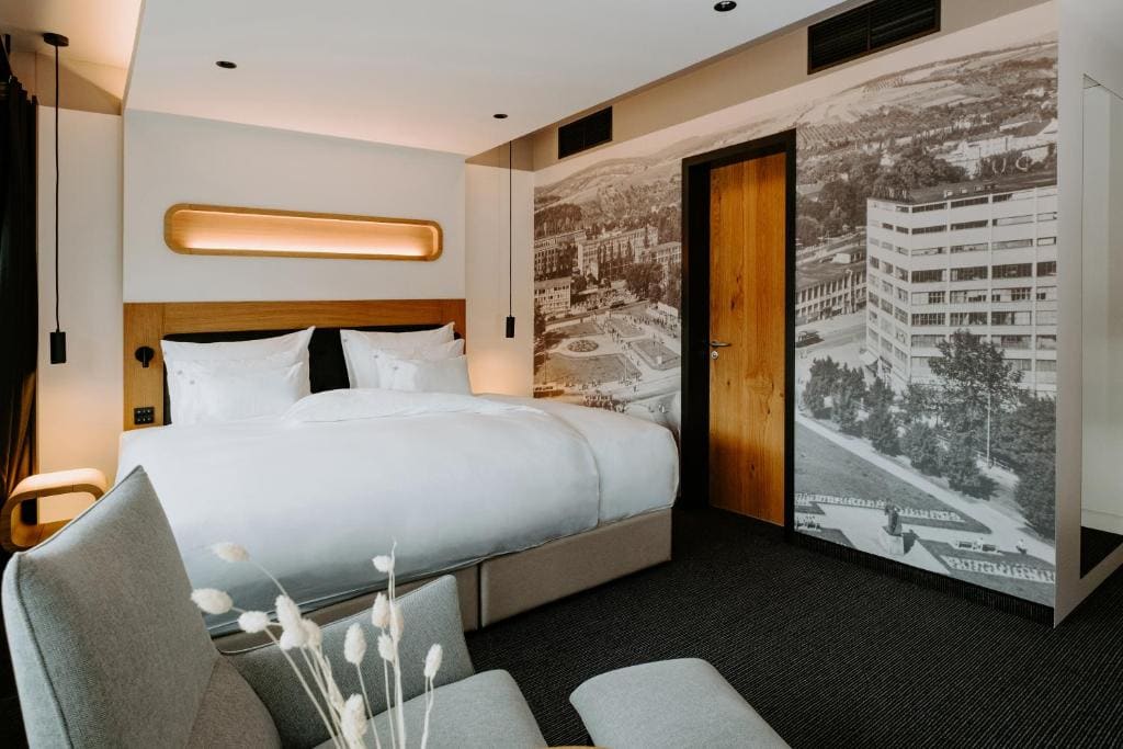 Deluxe Double Room with Bath room - Image 3