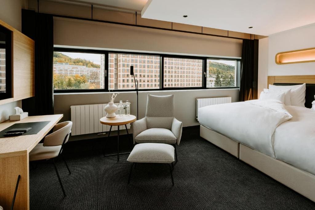Deluxe Double Room with Bath room - Image 2