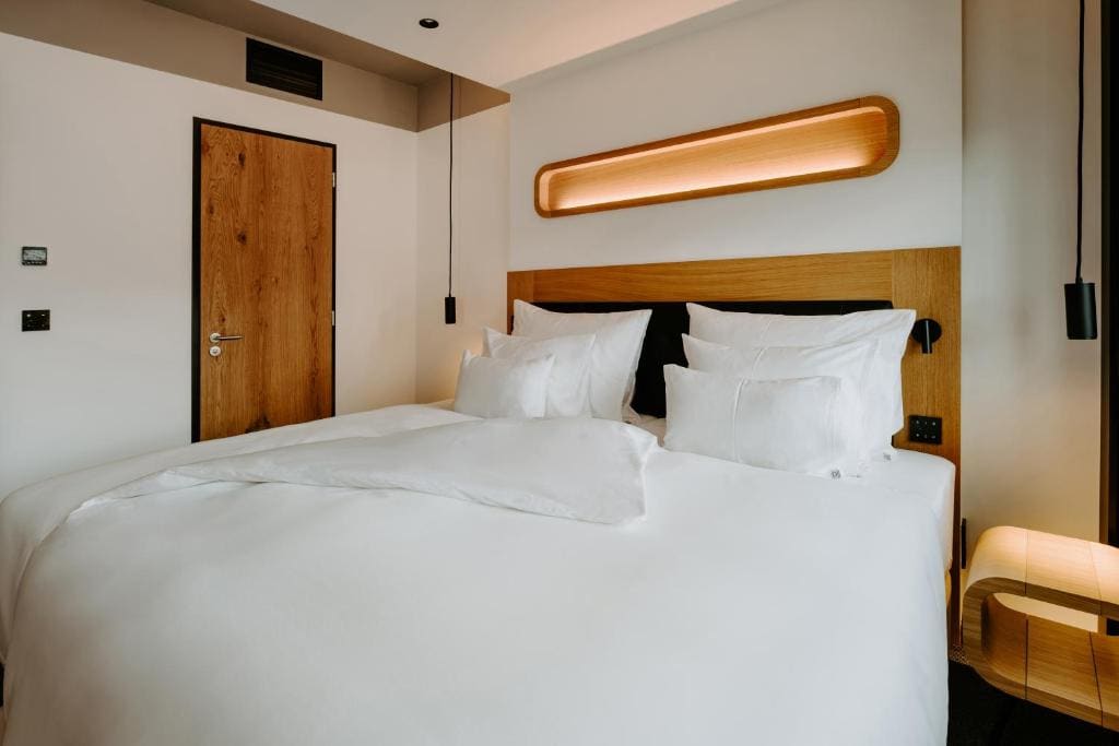Deluxe Double Room with Bath room - Image 1