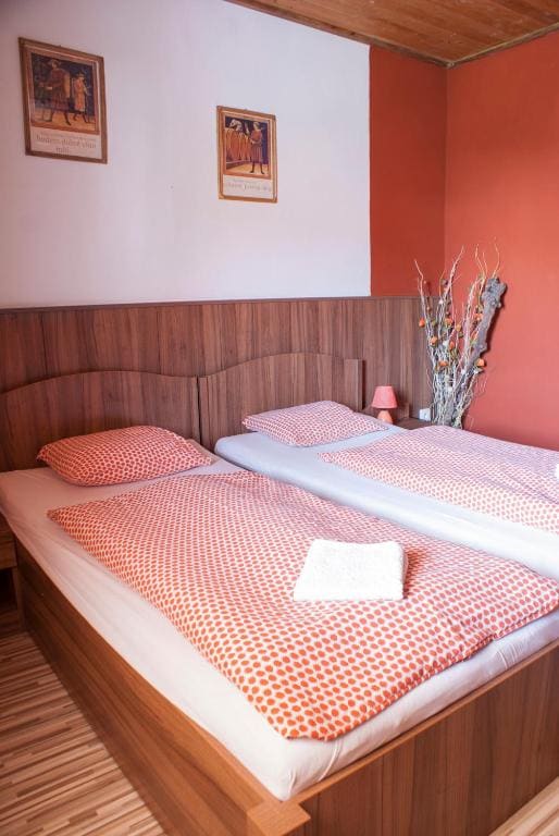 Standard Twin Room with Sofa room - Image 3