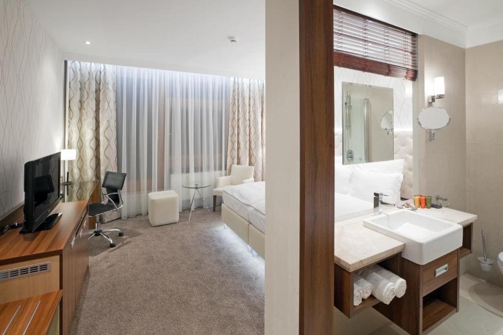 Deluxe Double room with Spa Bath and Terrace room - Image 1