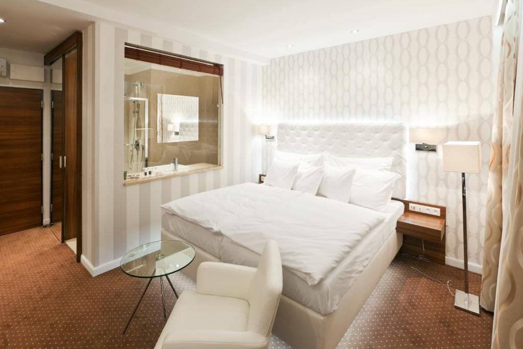 Deluxe Double room with Spa Bath and Terrace room - Image 2