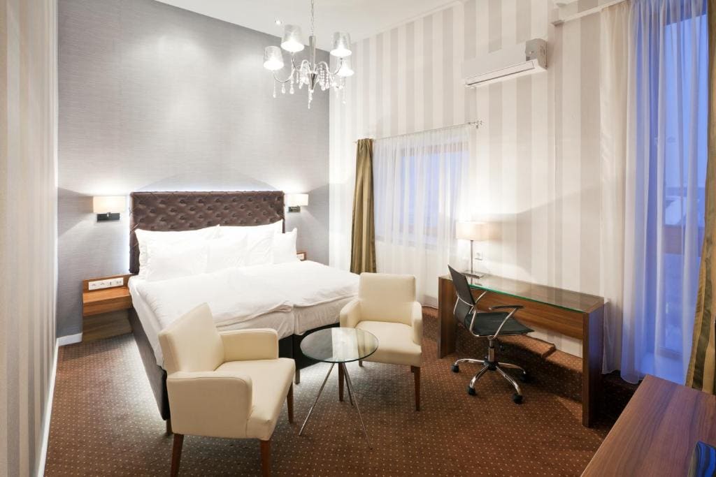 Royal Club Double Deluxe Room with Spa Bath room - Image 2