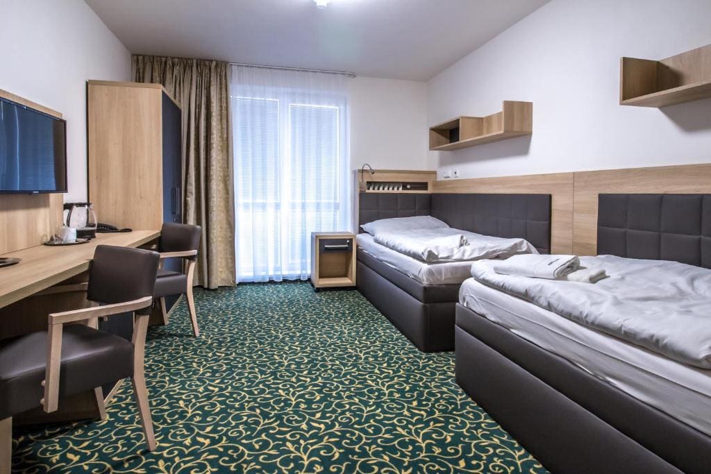 Deluxe Twin Room room - Image 1