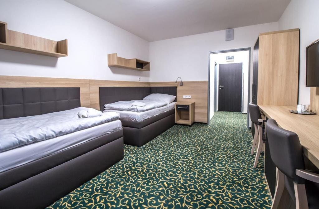 Deluxe Twin Room room - Image 2