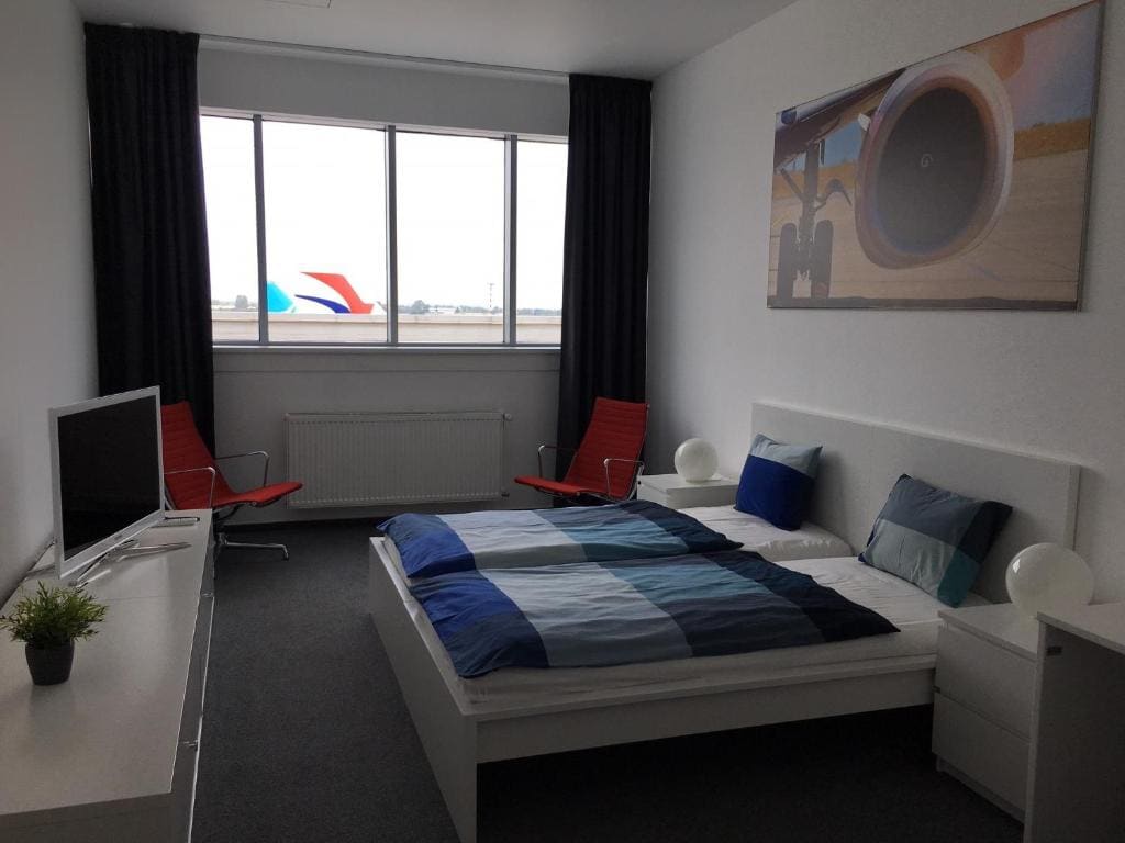 Double Room Terminal 1 - Accessible Only from the Transit Area room - Image 2