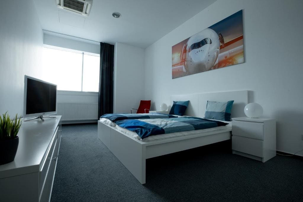 Double Room Terminal 1 - Accessible Only from the Transit Area room - Image 3