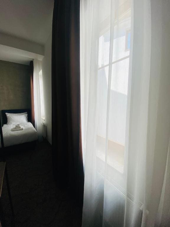 Deluxe Twin Room room - Image 2