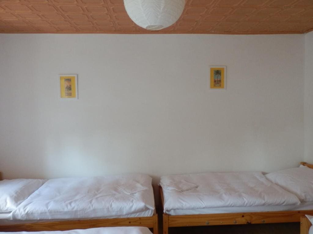 Family Room with Private Bathroom room - Image 3