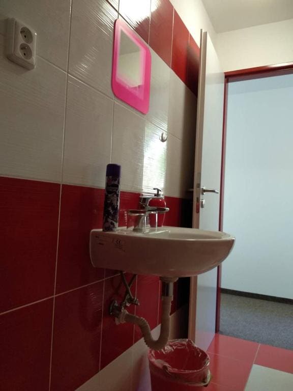 Quadruple Room with Private Bathroom room - Image 1