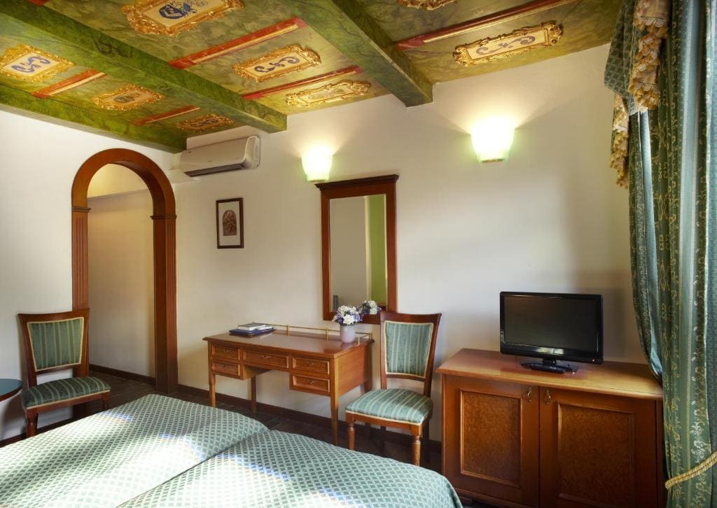 Standard Twin Room room - Image 2